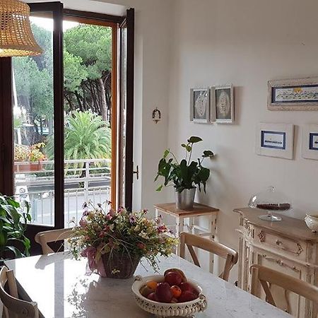 Brezza Marina Bed & Breakfast Marina Di Carrara Ngoại thất bức ảnh