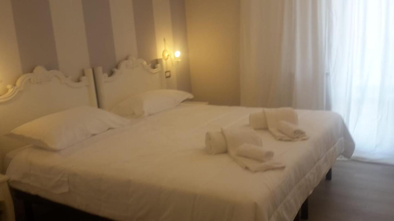 Brezza Marina Bed & Breakfast Marina Di Carrara Ngoại thất bức ảnh