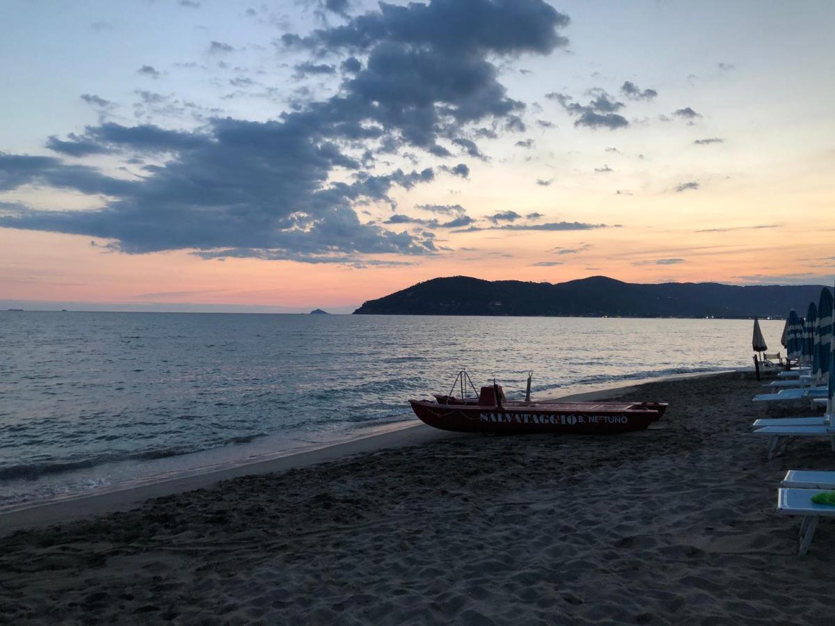 Brezza Marina Bed & Breakfast Marina Di Carrara Ngoại thất bức ảnh